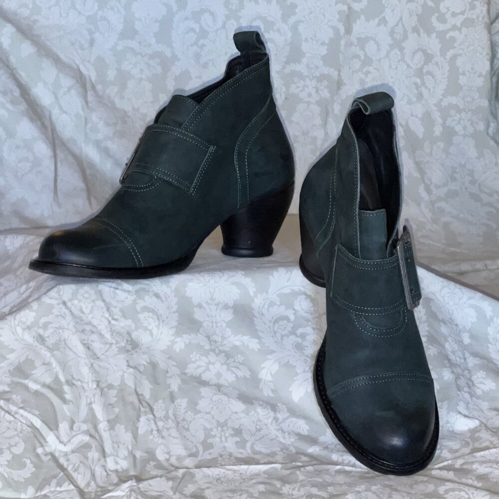 FLUEVOG EAST END PORTER Peacock Heeled Booties Ankle Boots LIKE NEW
